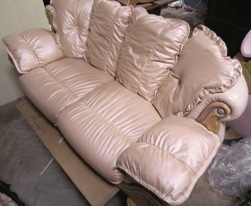 Заміна подушок шкіряного дивана